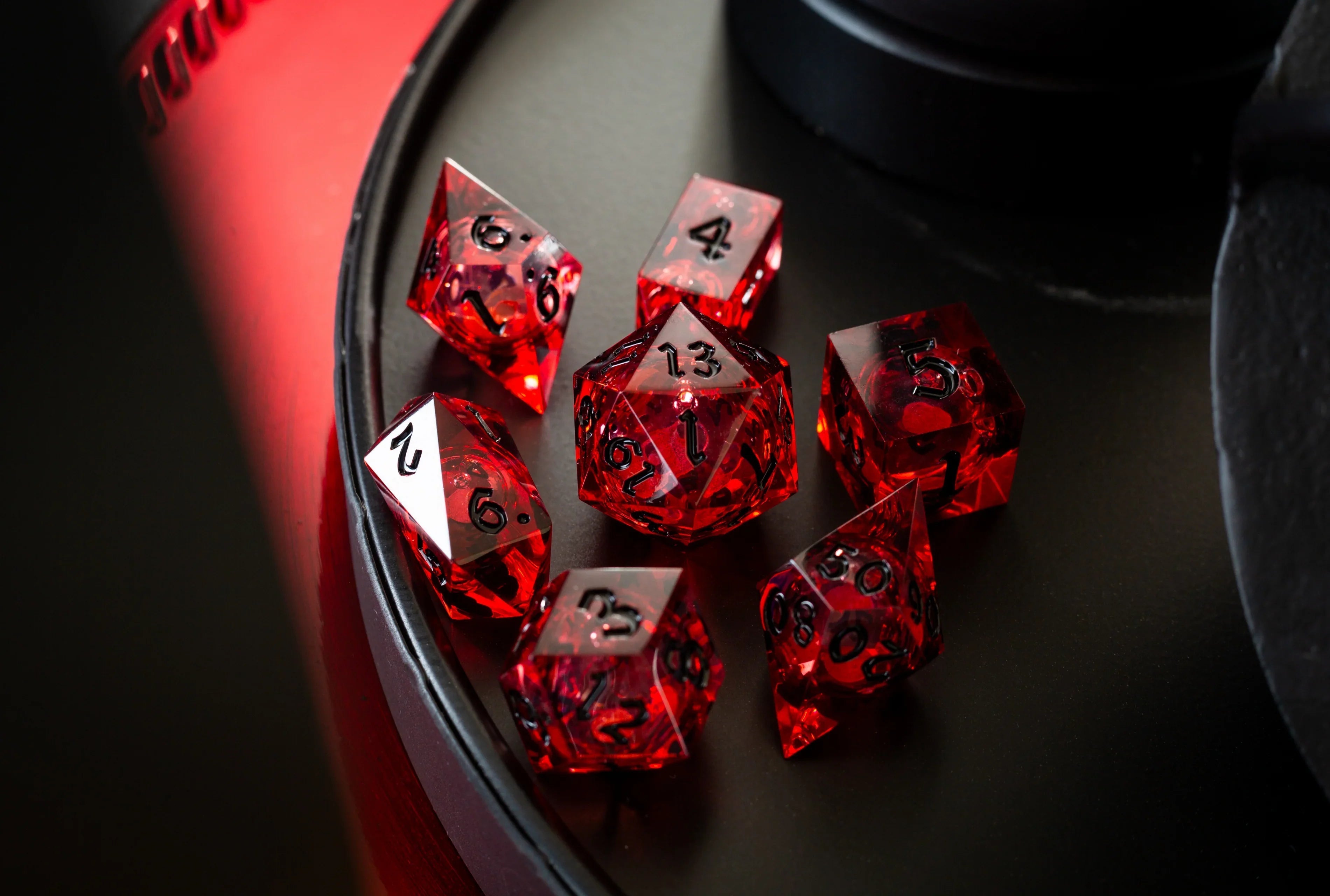Why a Sharp-Edge Dice Set Rolls Cleaner at the Table