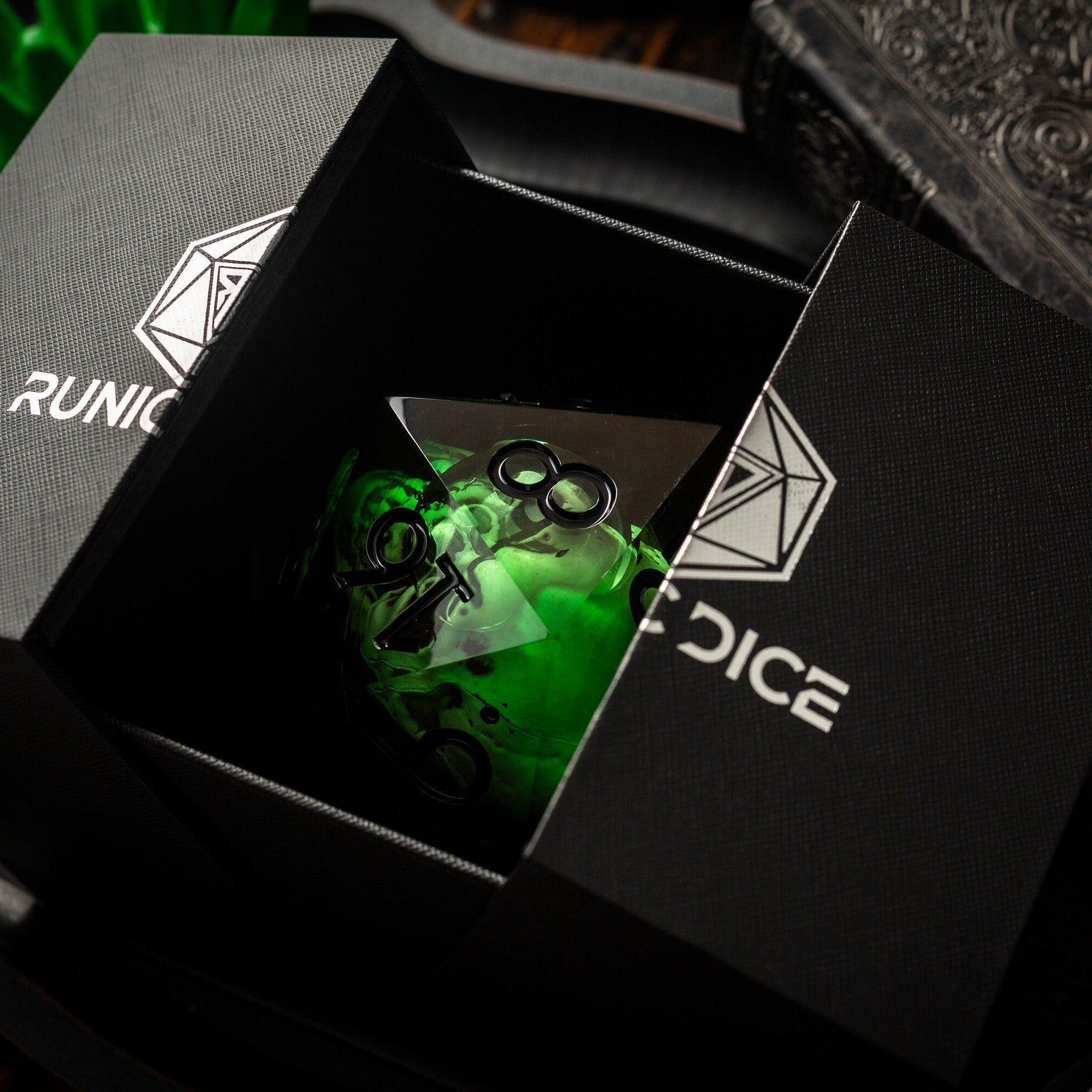 95MM Green Skull Liquid Core D20 Resin Dice for Gaming