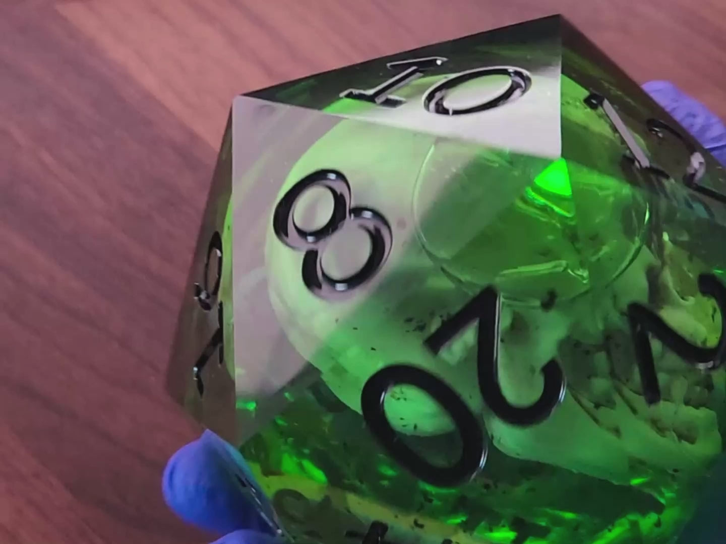 95MM Green Skull Liquid Core D20 Resin Dice for Gaming